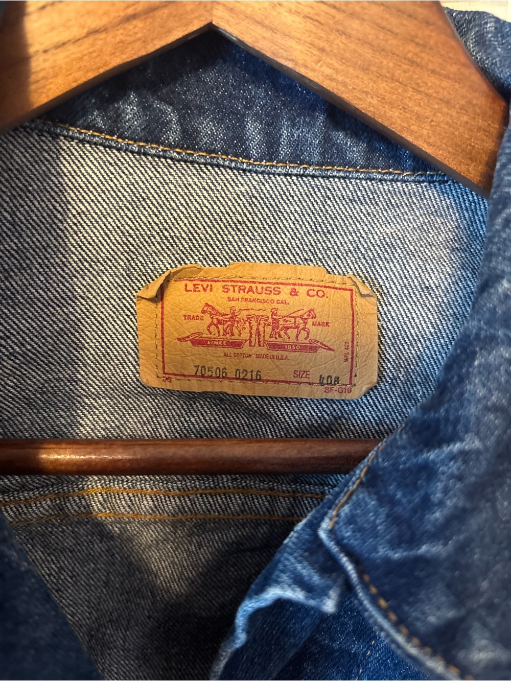 Levi's Dark Blue Denim Trucker Jacket - Picture 3 of 3